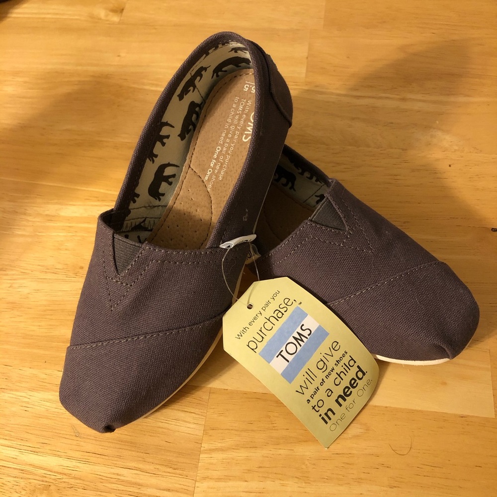 TOMS NWT women’s shoes